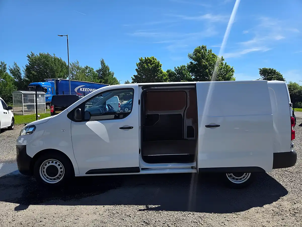 Used 2023 Vauxhall Vivaro Prime L2 H1 White - Interior and Exterior details 12