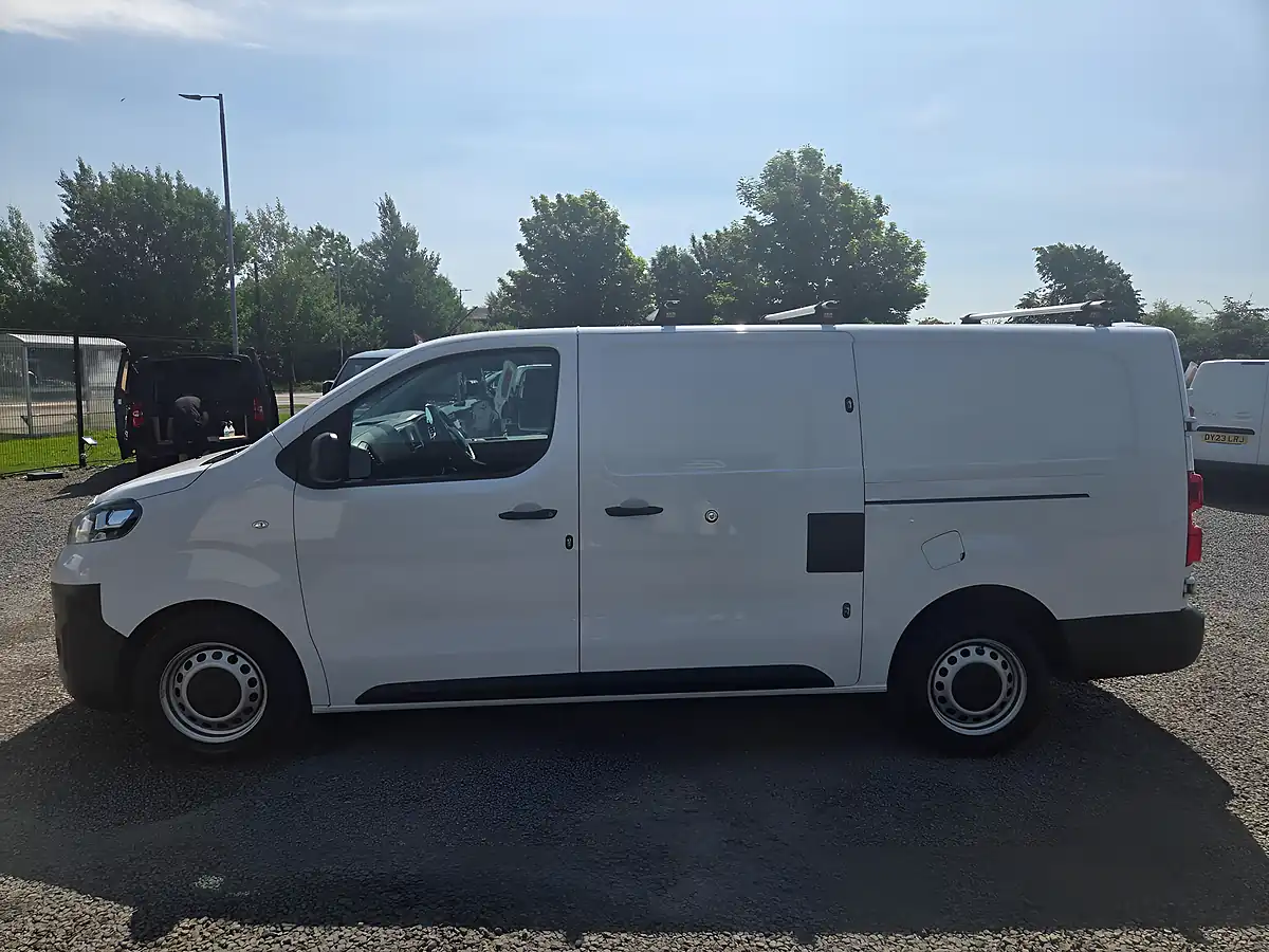 Used 2023 Vauxhall Vivaro Prime L2 H1 White - Interior and Exterior details 12