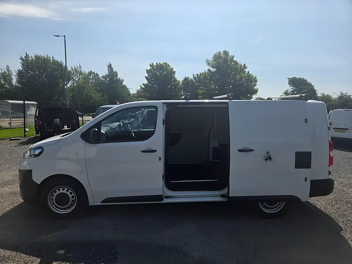 Used 2023 Vauxhall Vivaro Prime L2 H1 White - Interior and Exterior details 13