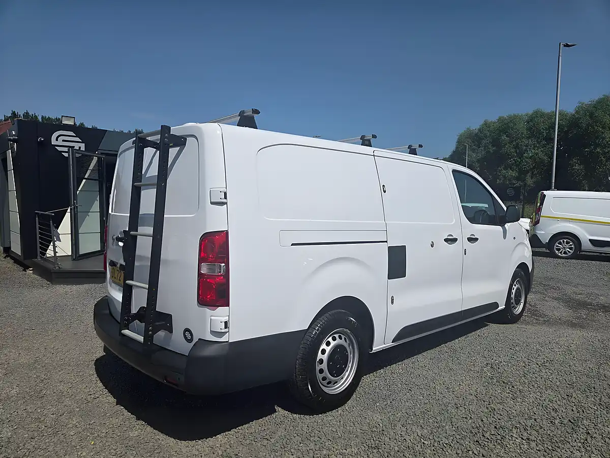 Used 2023 Vauxhall Vivaro Prime L2 H1 White - Interior and Exterior details 9