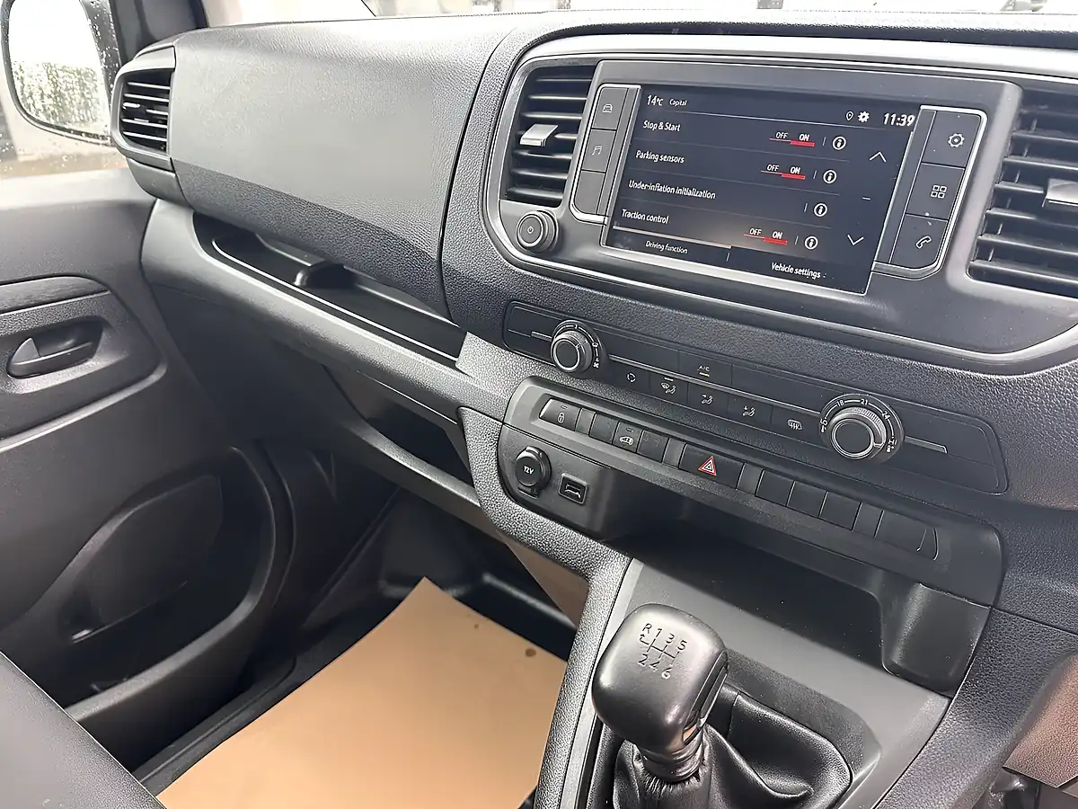 Used 2023 Vauxhall Vivaro Prime L2H1 Kaolin White (brilliant) - Interior and Exterior details 11