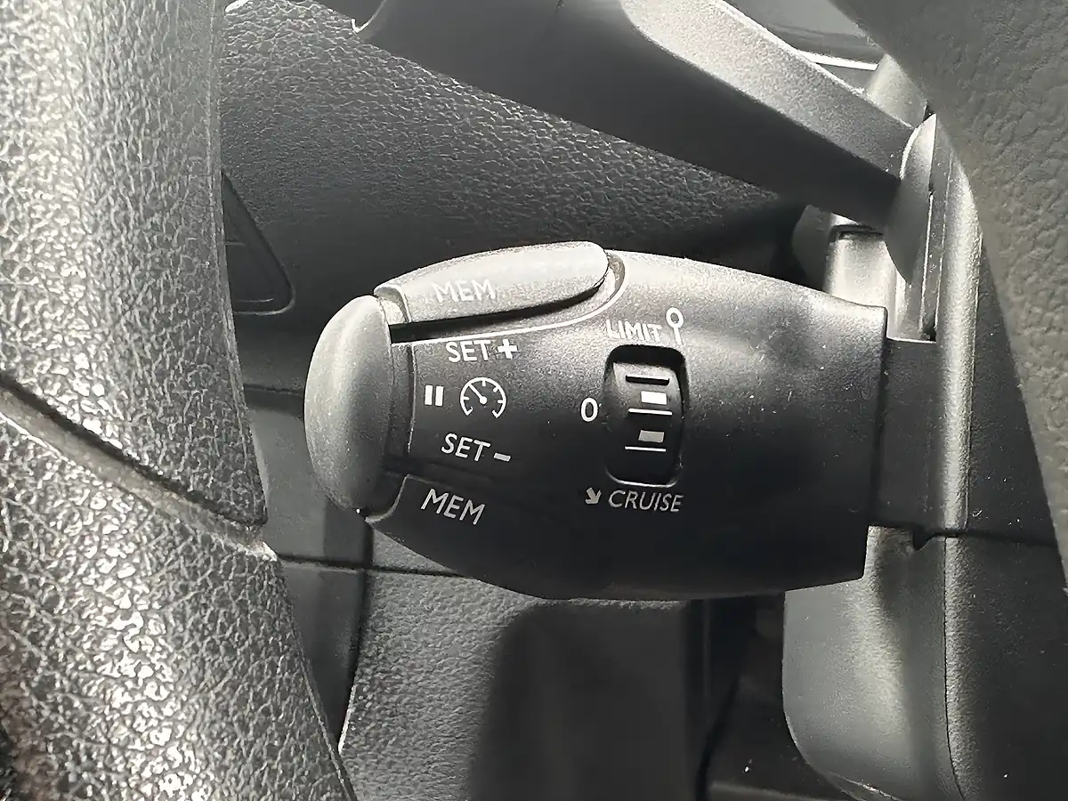 Used 2023 Vauxhall Vivaro Prime L2H1 Kaolin White (brilliant) - Interior and Exterior details 18