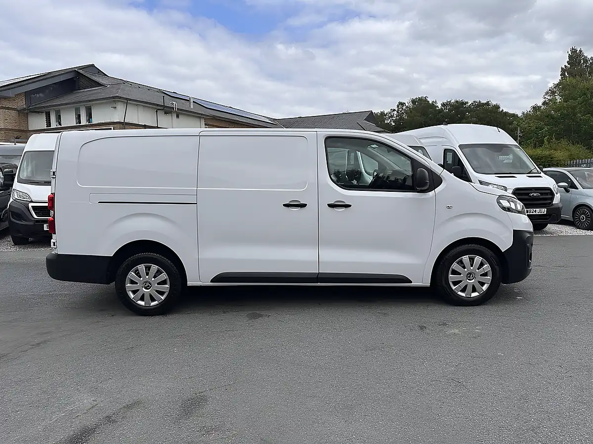 Used 2023 Vauxhall Vivaro Prime L2H1 Kaolin White - Interior and Exterior details 8