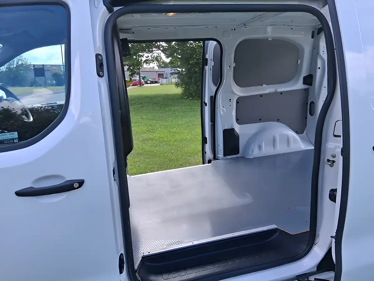 Used 2023 Vauxhall Vivaro Prime White - Interior and Exterior details 11