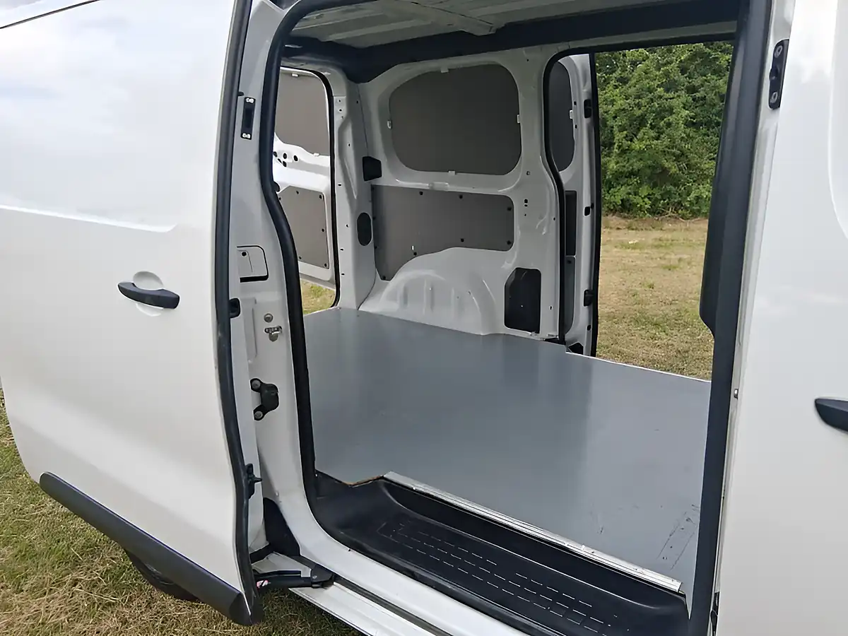 Used 2023 Vauxhall Vivaro Prime White - Interior and Exterior details 10