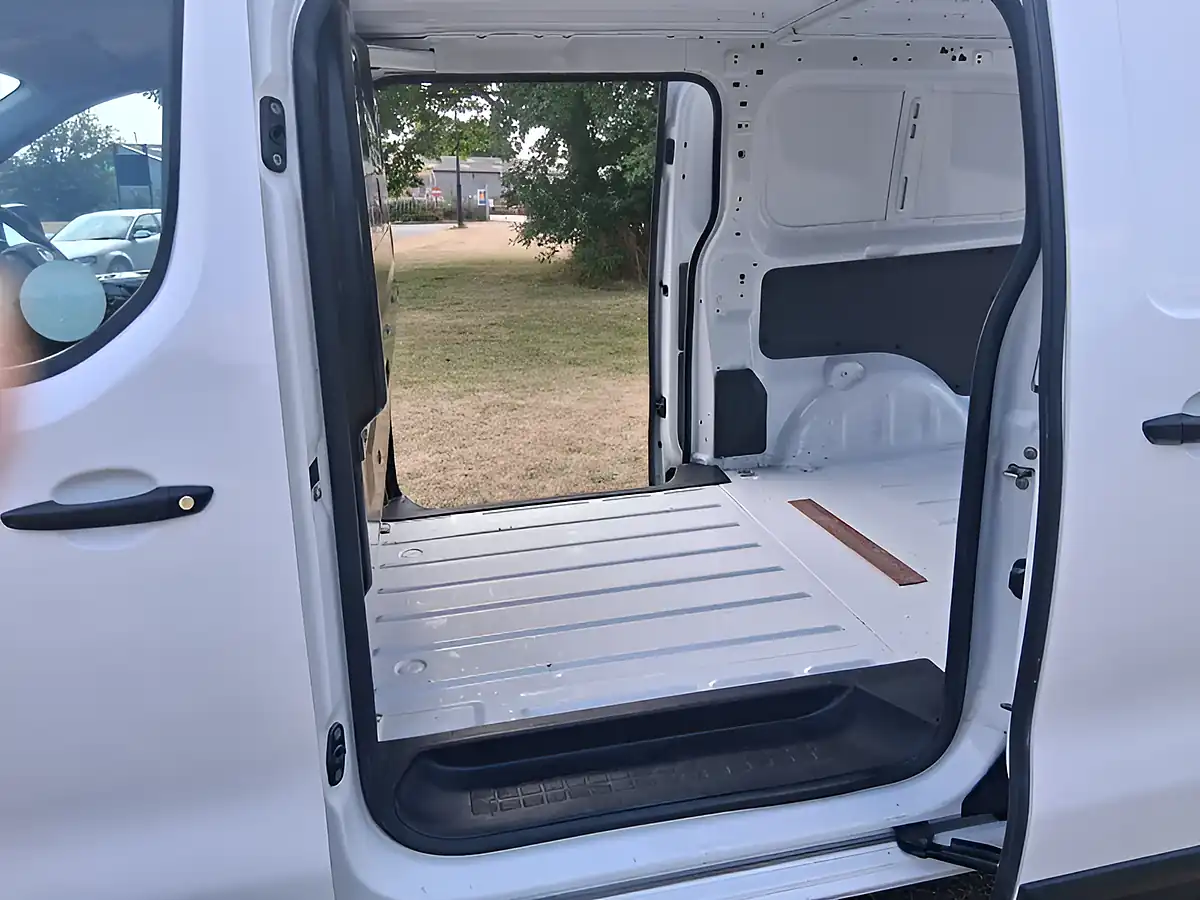 Used 2023 Vauxhall Vivaro Prime White - Interior and Exterior details 10