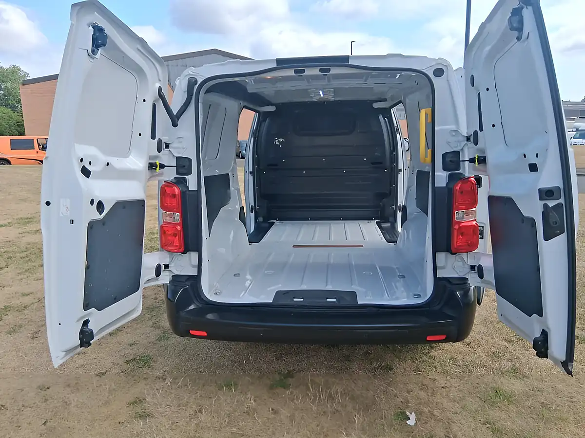 Used 2023 Vauxhall Vivaro Prime White - Interior and Exterior details 9
