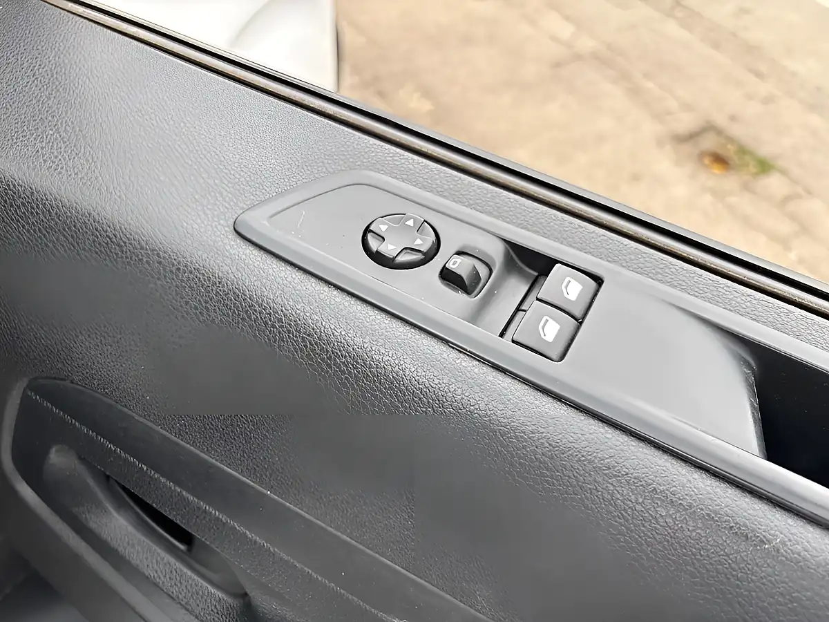 Used 2023 Vauxhall Vivaro Prime White - Interior and Exterior details 12