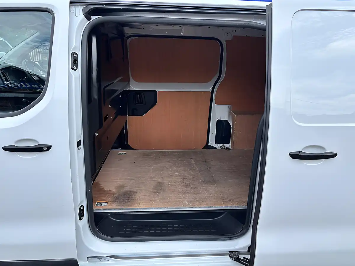 Used 2023 Vauxhall Vivaro Prime White - Interior and Exterior details 14