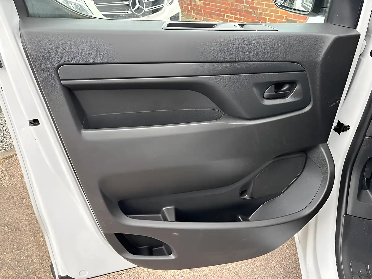 Used 2023 Vauxhall Vivaro Prime White - Interior and Exterior details 15