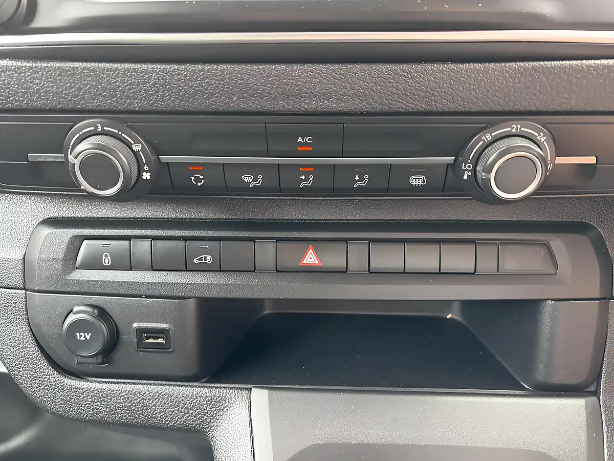 Used 2023 Vauxhall Vivaro Prime White - Interior and Exterior details 17