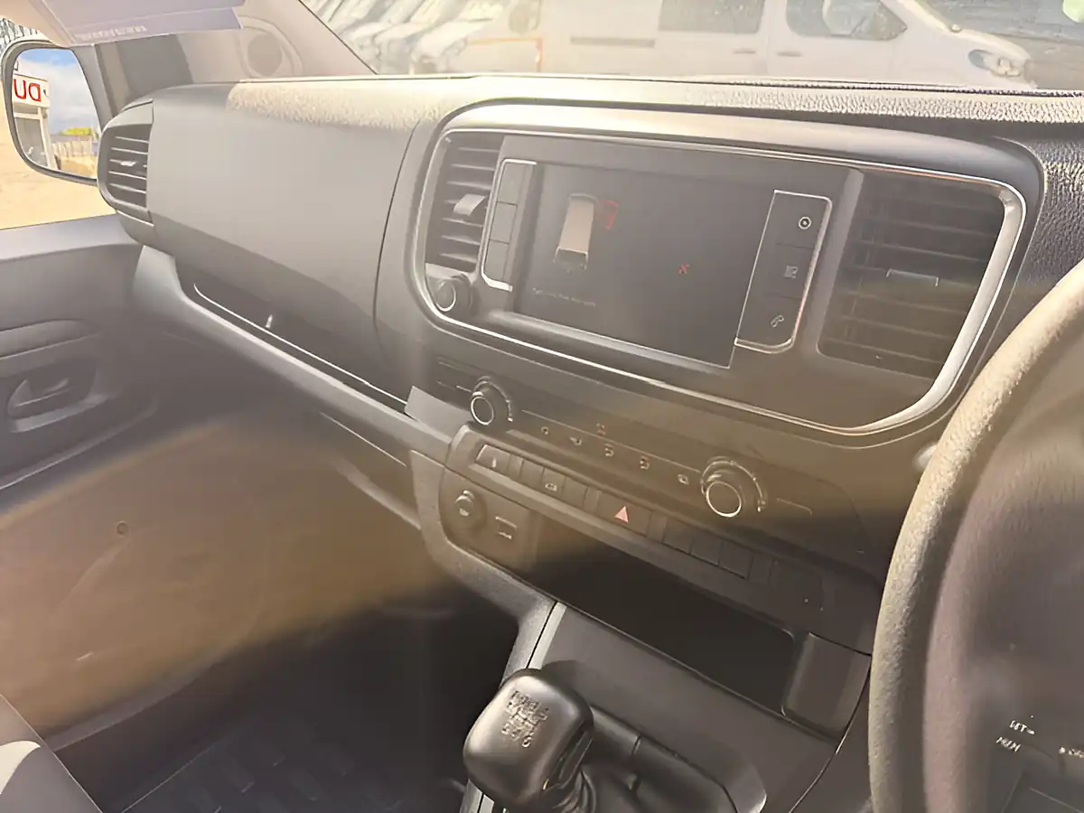 Used 2023 Vauxhall Vivaro Prime White - Interior and Exterior details 16