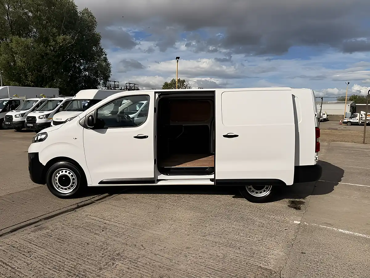 Used 2023 Vauxhall Vivaro Prime White - Interior and Exterior details 9