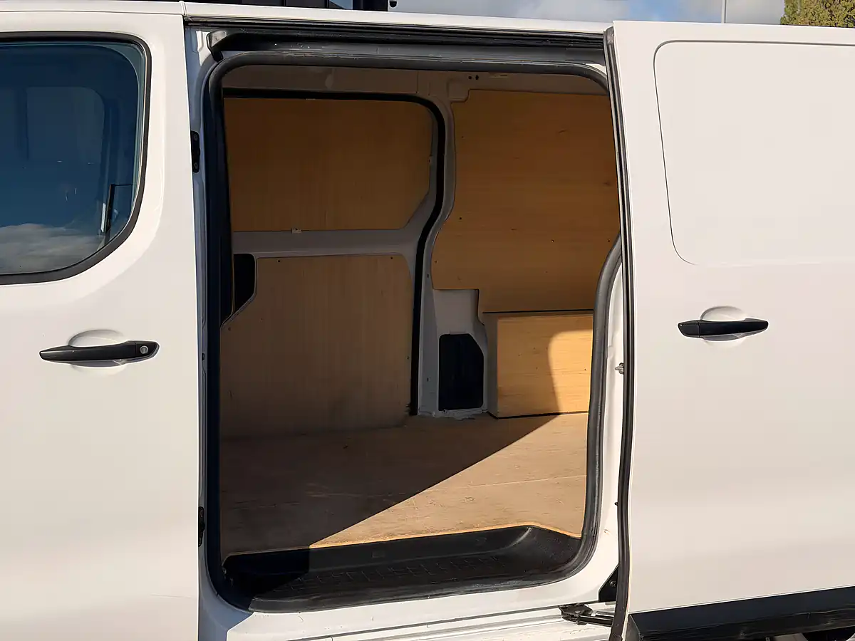 Used 2023 Vauxhall Vivaro Prime White - Interior and Exterior details 11
