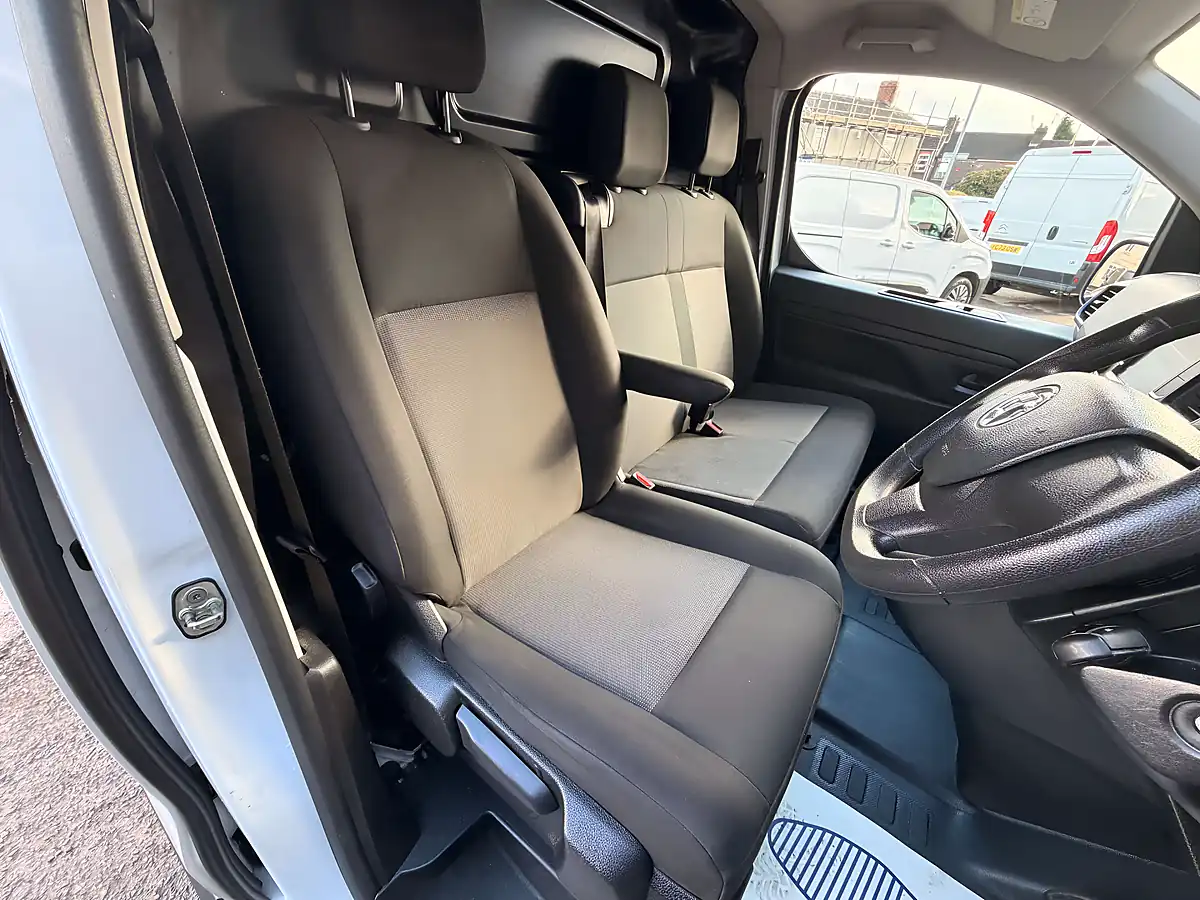 Used 2023 Vauxhall Vivaro Prime White - Interior and Exterior details 15