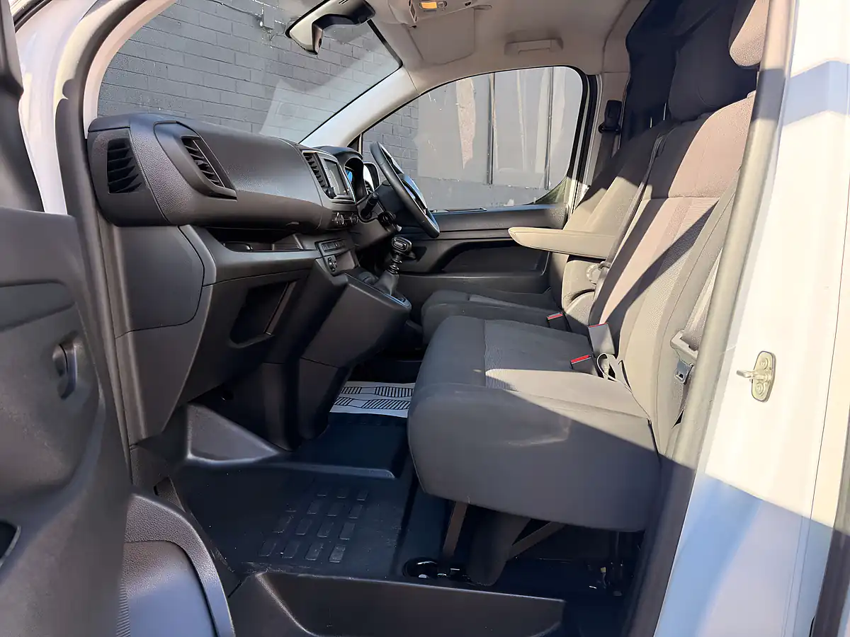Used 2023 Vauxhall Vivaro Prime White - Interior and Exterior details 16