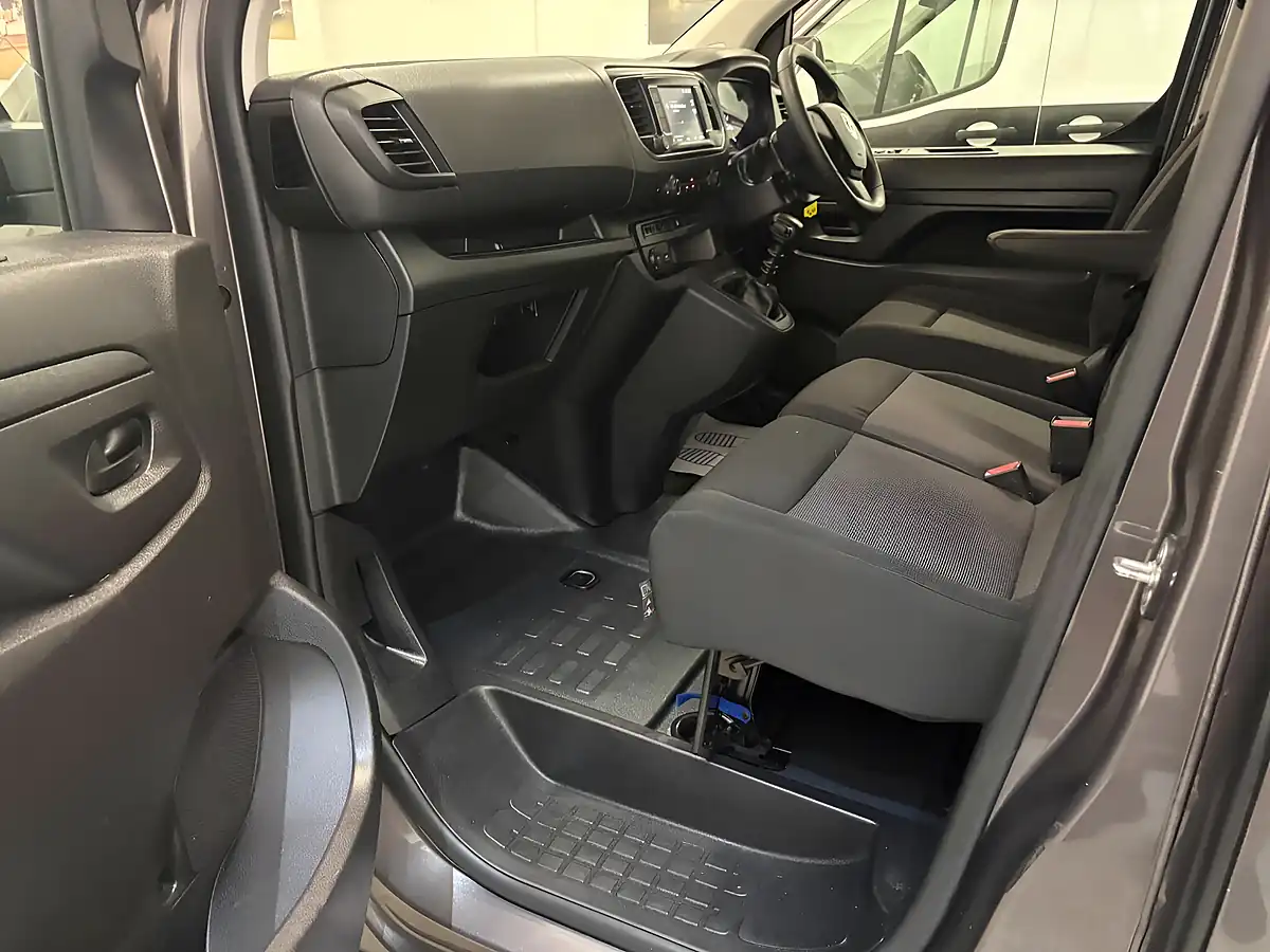 Used 2023 Vauxhall Vivaro Pro Grey - Interior and Exterior details 15
