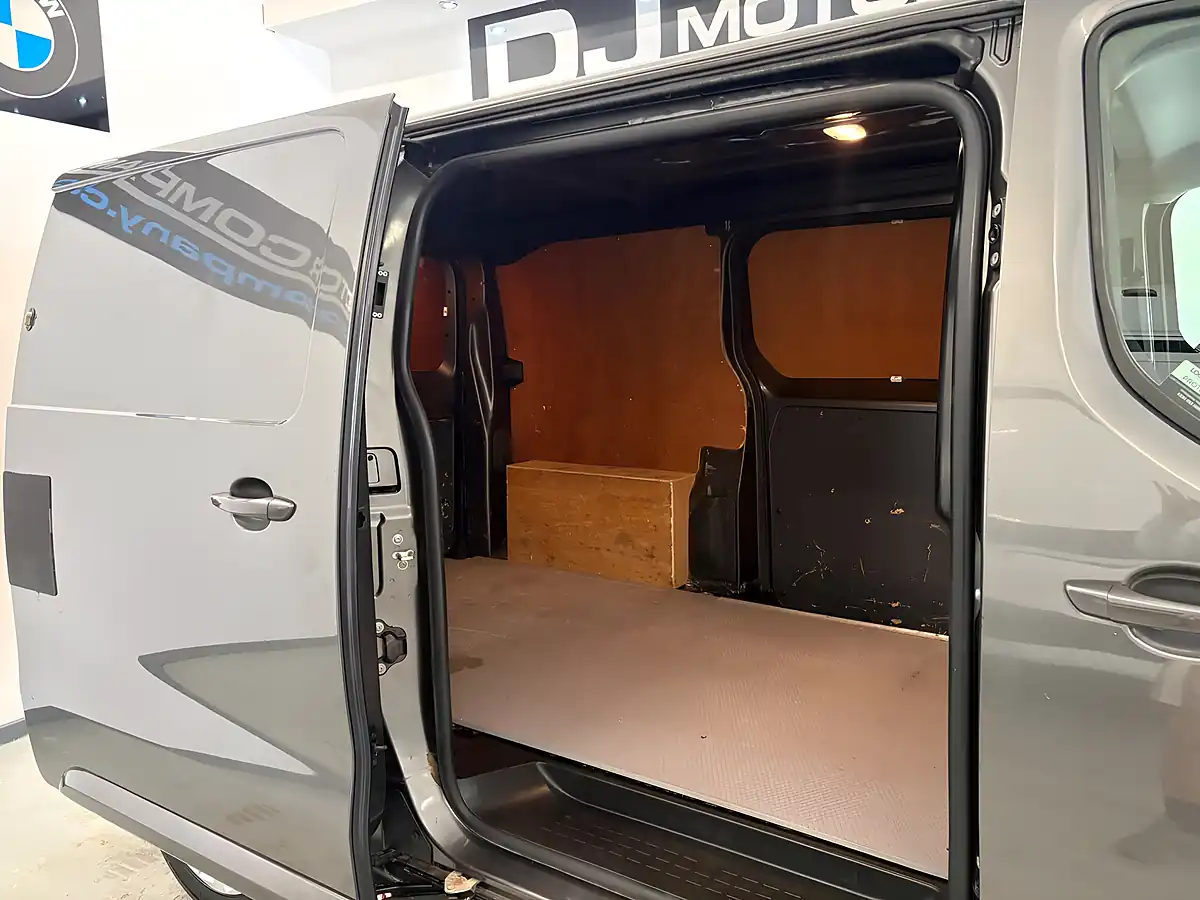 Used 2023 Vauxhall Vivaro Pro Grey - Interior and Exterior details 17