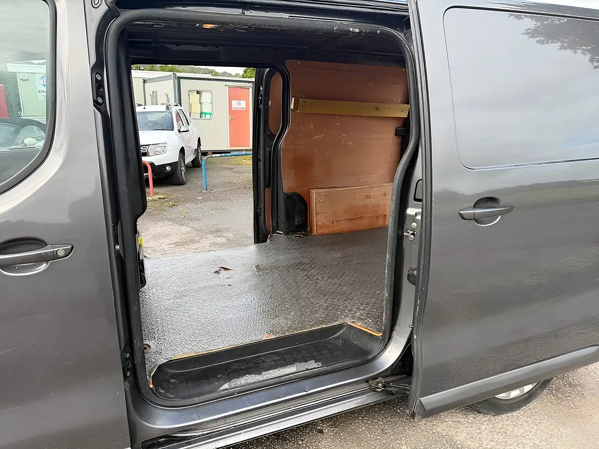 Used 2023 Vauxhall Vivaro Pro Grey - Interior and Exterior details 10