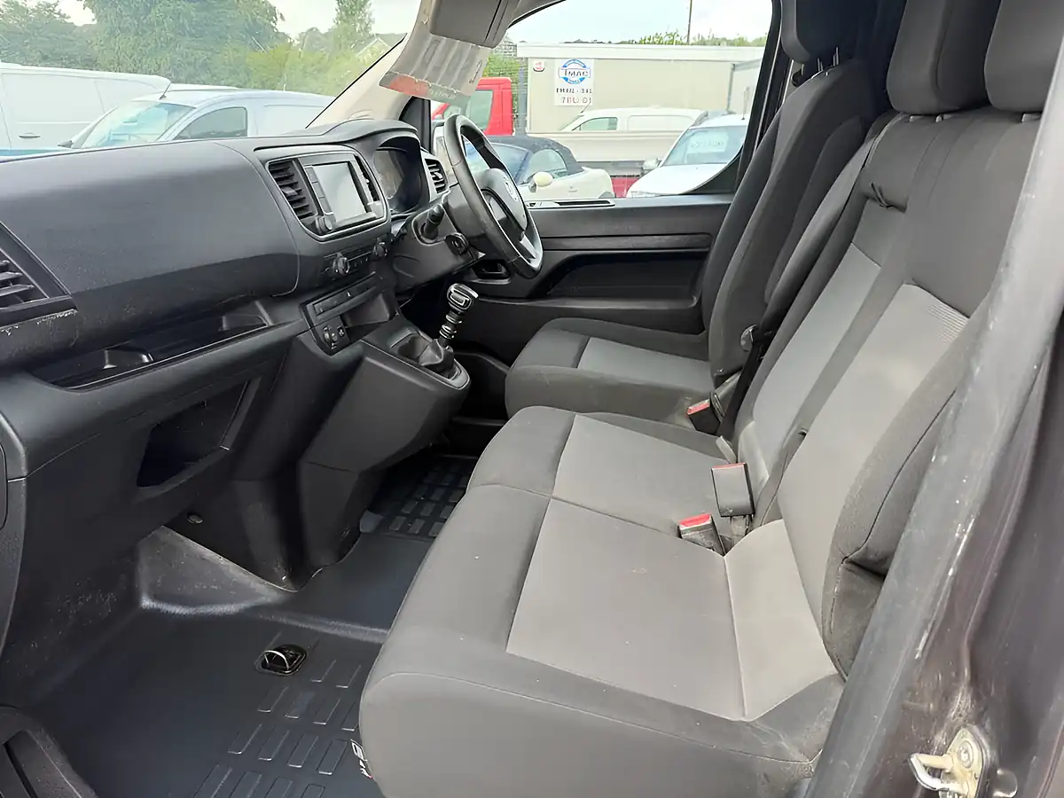 Used 2023 Vauxhall Vivaro Pro Grey - Interior and Exterior details 12