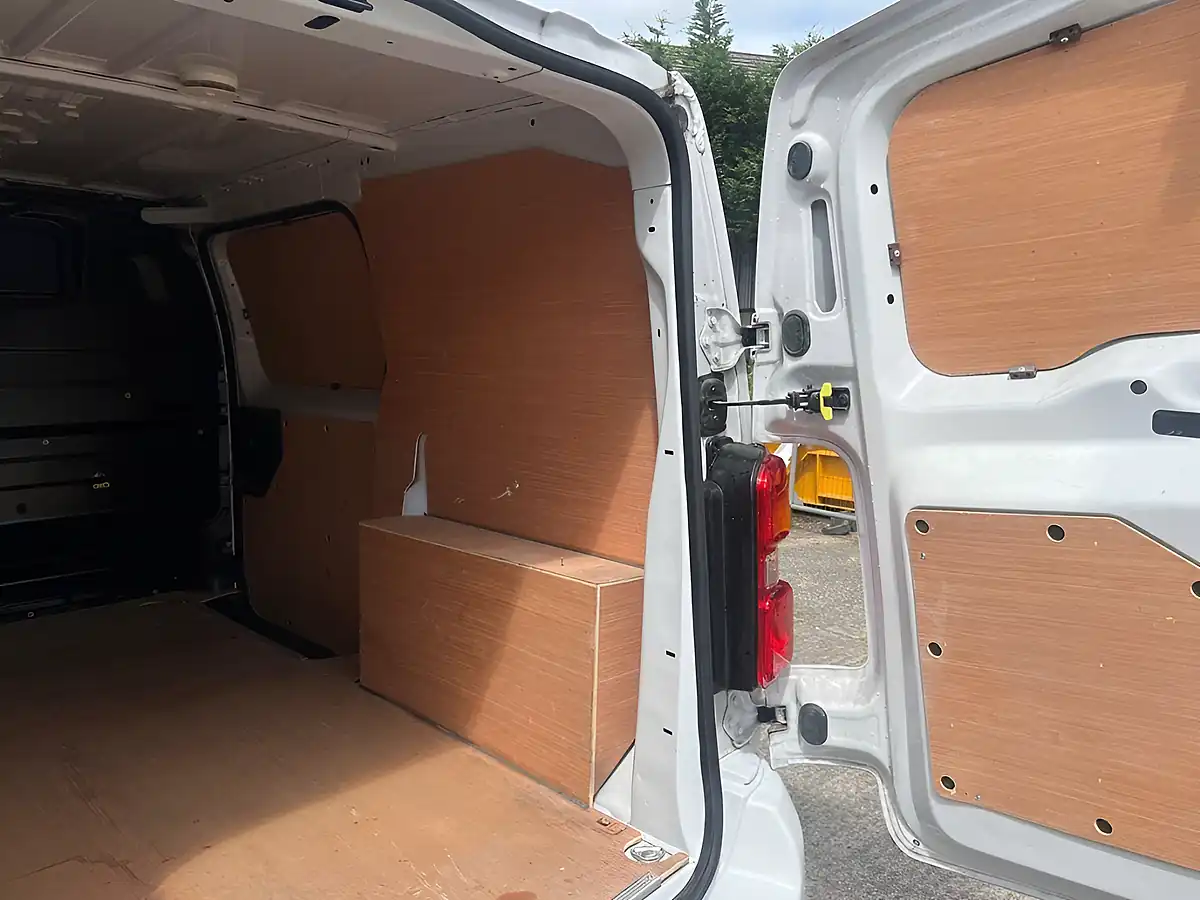 Used 2023 Vauxhall Vivaro Pro Kaolin White - Interior and Exterior details 17