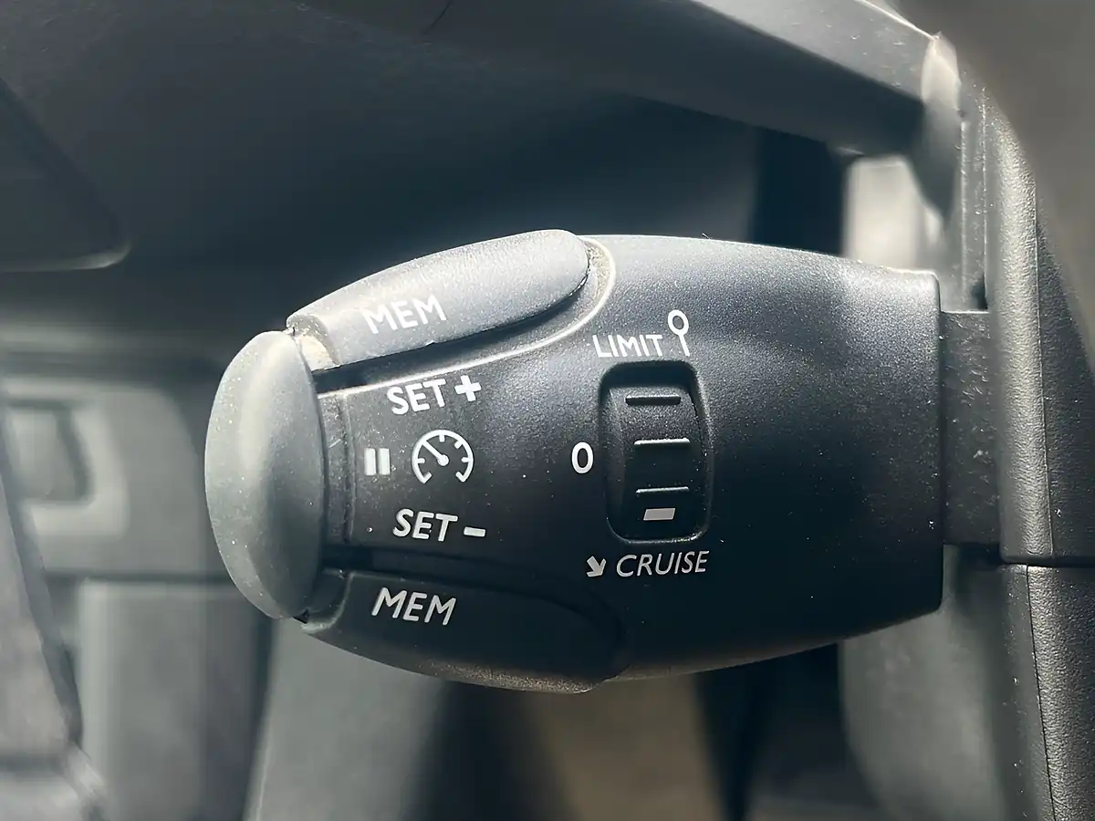 Used 2023 Vauxhall Vivaro Pro Kaolin White - Interior and Exterior details 19