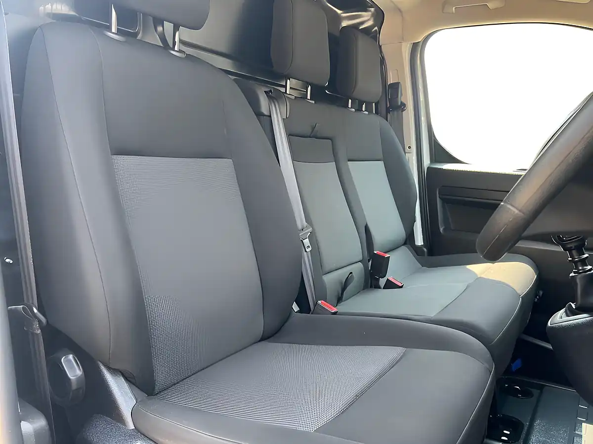 Used 2023 Vauxhall Vivaro Pro Kaolin White - Interior and Exterior details 12
