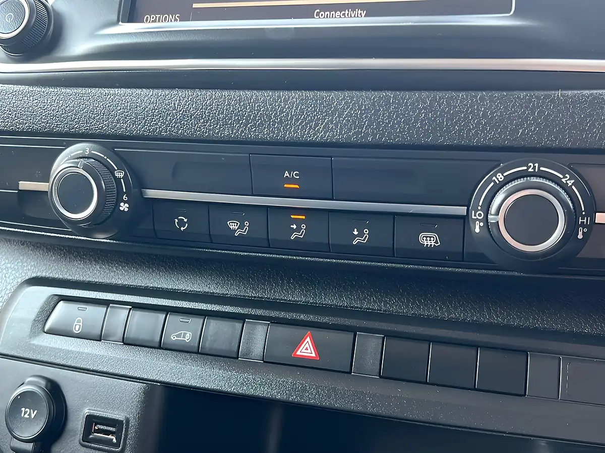Used 2023 Vauxhall Vivaro Pro Kaolin White - Interior and Exterior details 15