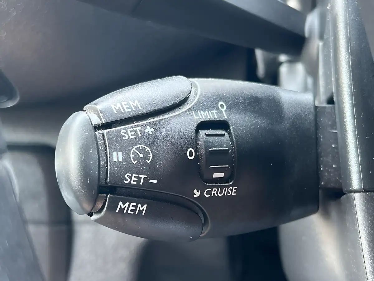 Used 2023 Vauxhall Vivaro Pro Kaolin White - Interior and Exterior details 19