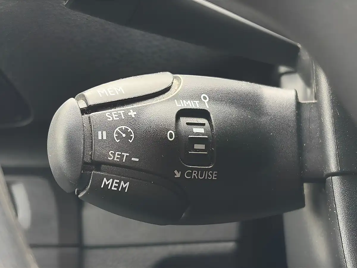 Used 2023 Vauxhall Vivaro Pro Kaolin White - Interior and Exterior details 19