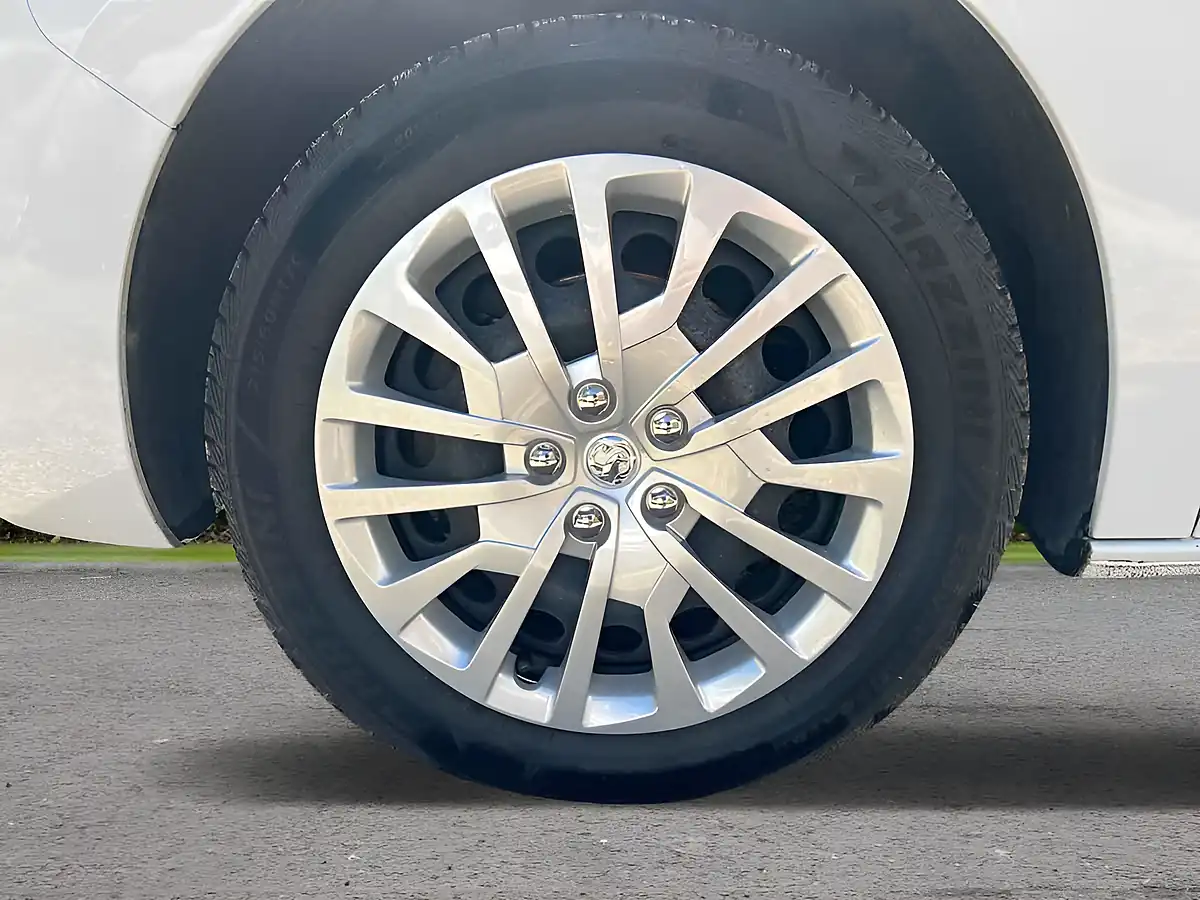 Used 2023 Vauxhall Vivaro Pro Kaolin White - Interior and Exterior details 11
