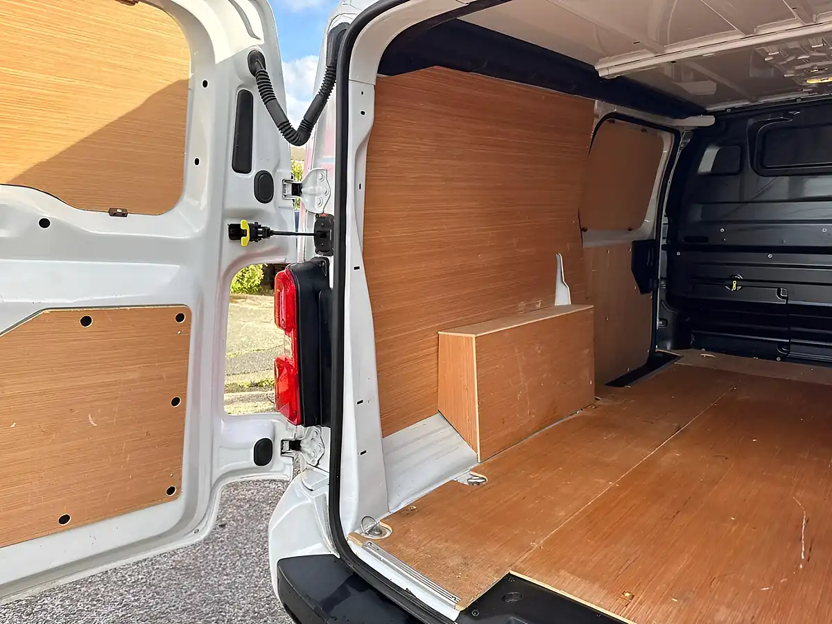 Used 2023 Vauxhall Vivaro Pro Kaolin White - Interior and Exterior details 16