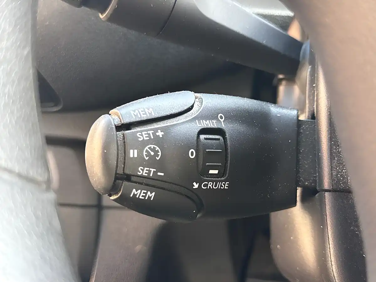 Used 2023 Vauxhall Vivaro Pro Kaolin White - Interior and Exterior details 19