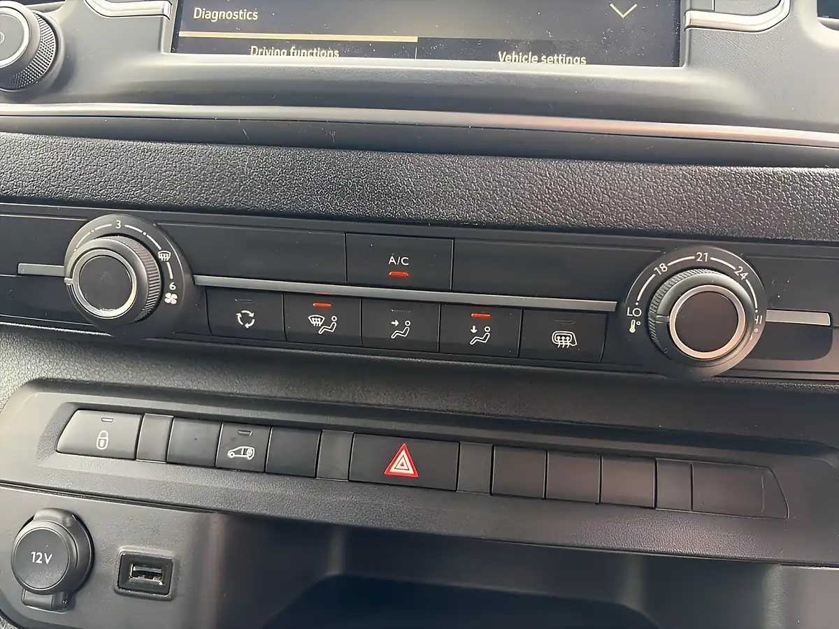 Used 2023 Vauxhall Vivaro Pro L2 H1 Kaolin White - Interior and Exterior details 15
