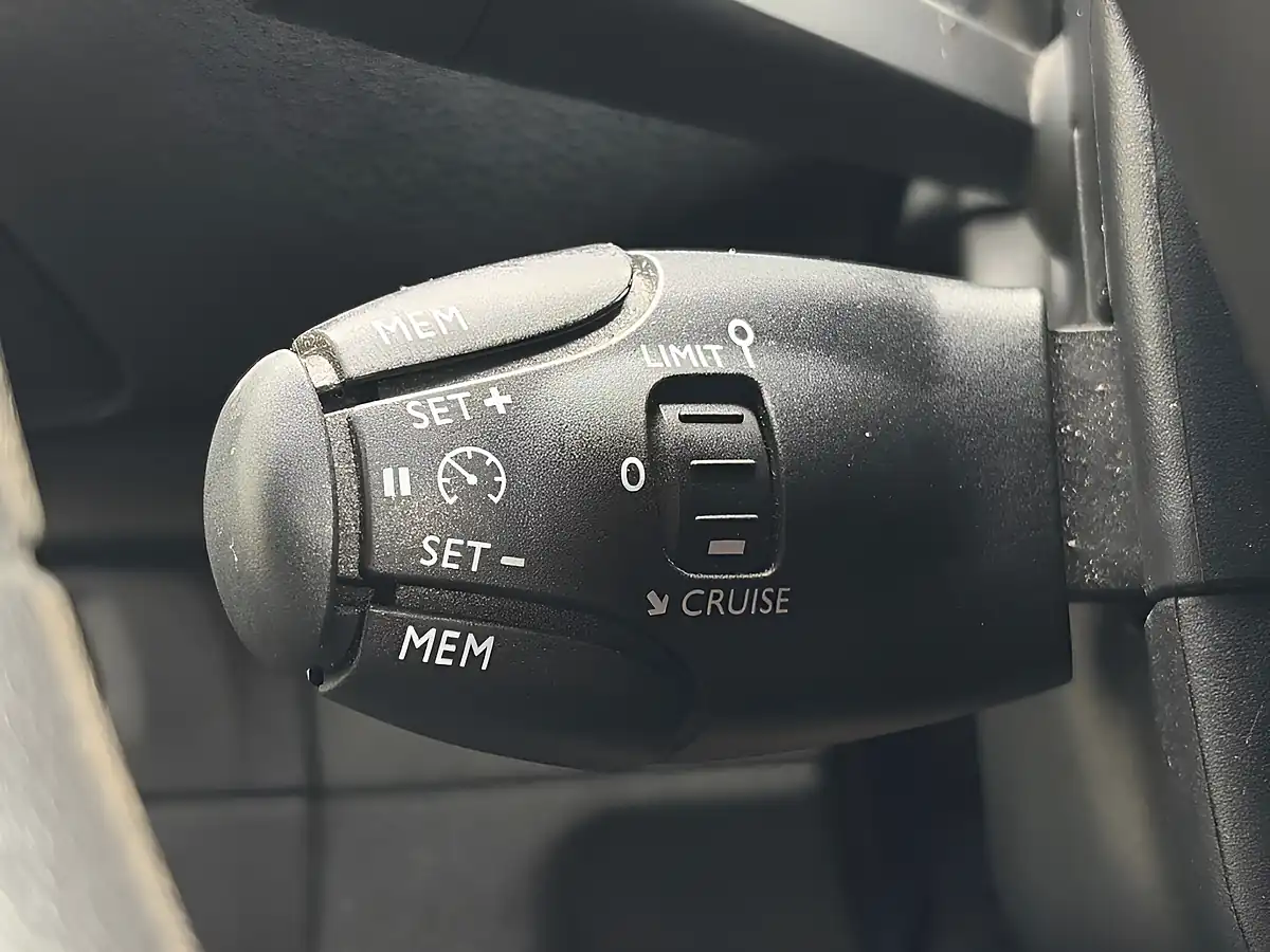 Used 2023 Vauxhall Vivaro Pro L2 H1 Kaolin White - Interior and Exterior details 19