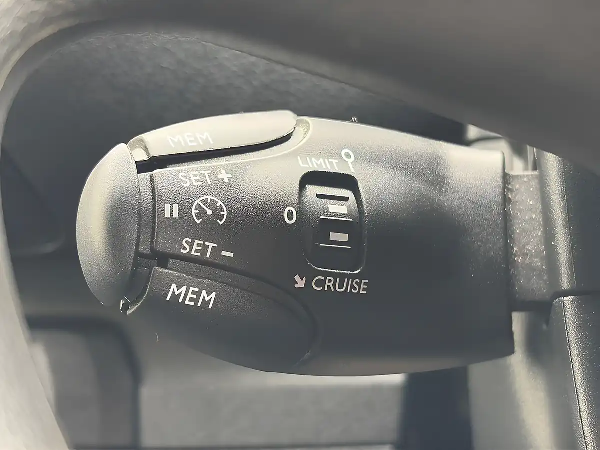 Used 2023 Vauxhall Vivaro Pro L2 H1 Kaolin White - Interior and Exterior details 19