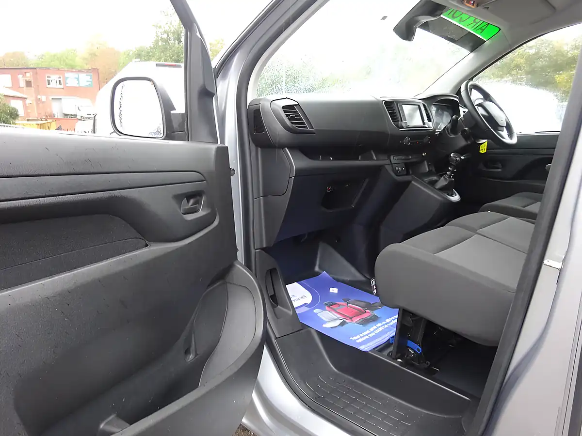 Used 2023 Vauxhall Vivaro Pro L2 H1 (lwb) Grey - Interior and Exterior details 13