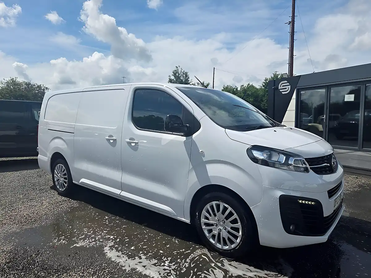 Used 2023 Vauxhall Vivaro Pro L2 H1 White - Front View