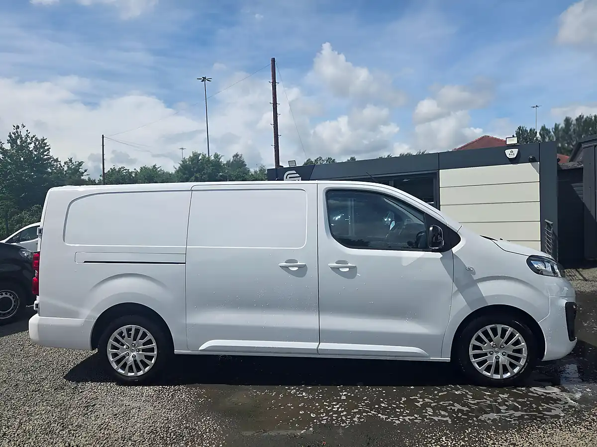 Used 2023 Vauxhall Vivaro Pro L2 H1 White - Interior and Exterior details 3