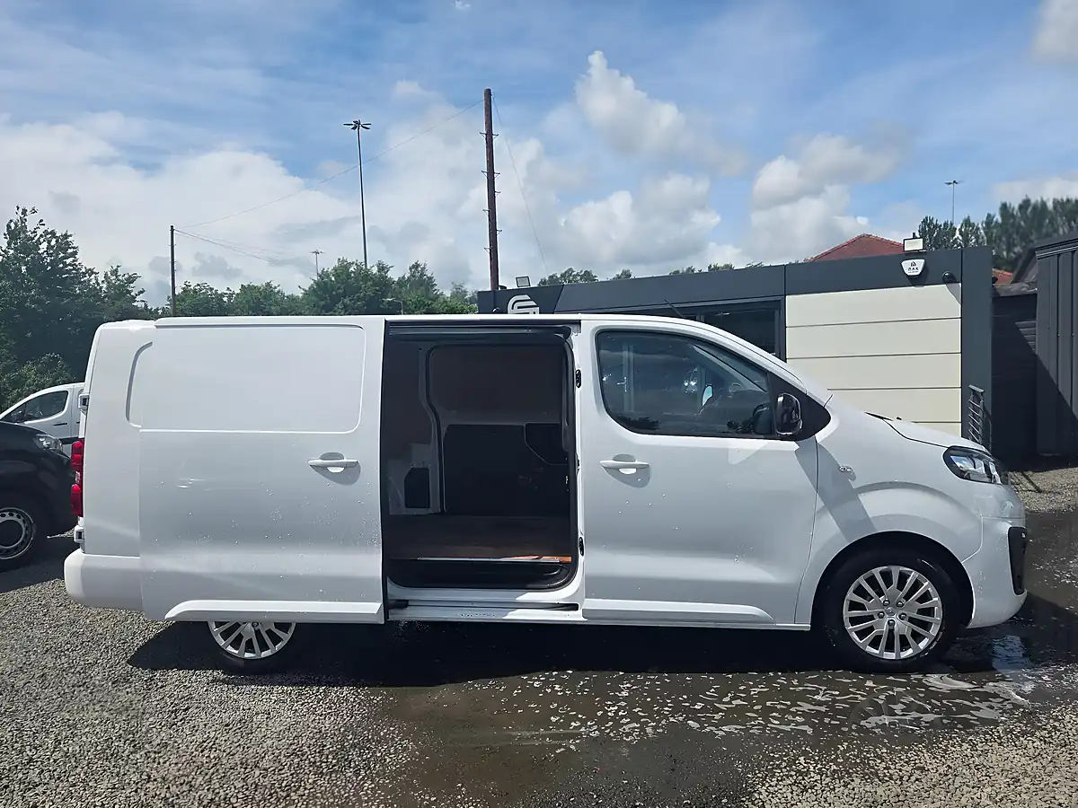 Used 2023 Vauxhall Vivaro Pro L2 H1 White - Interior and Exterior details 4