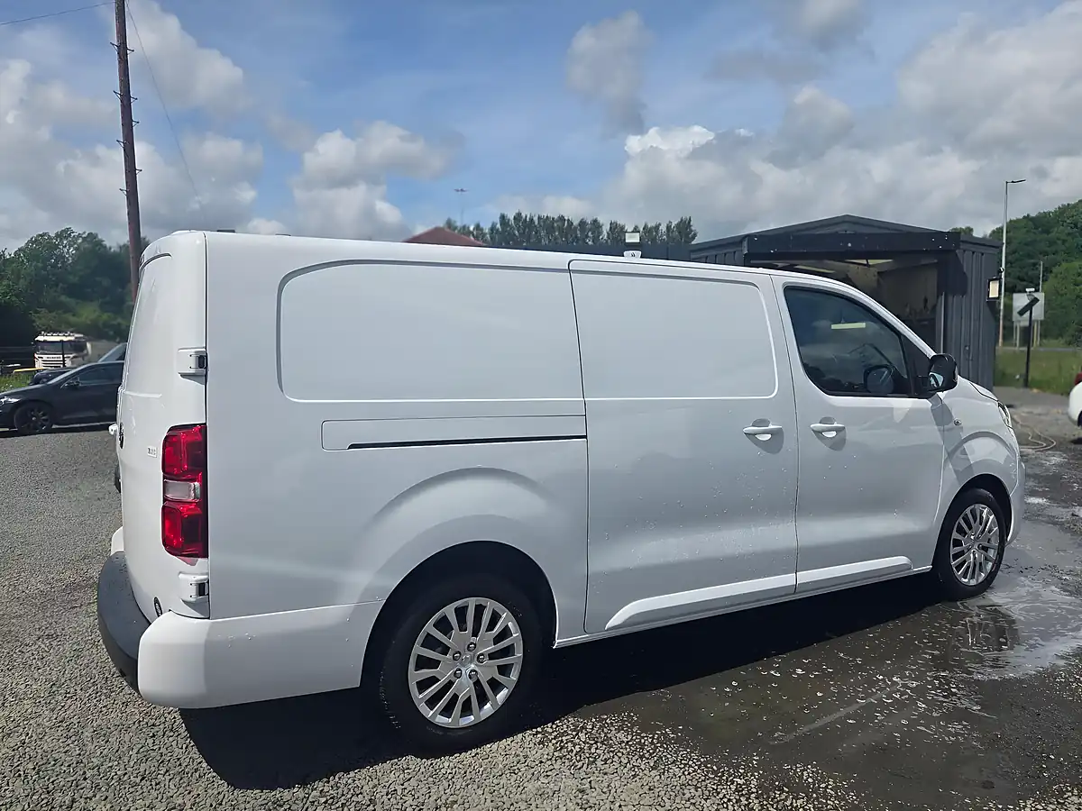 Used 2023 Vauxhall Vivaro Pro L2 H1 White - Interior and Exterior details 7