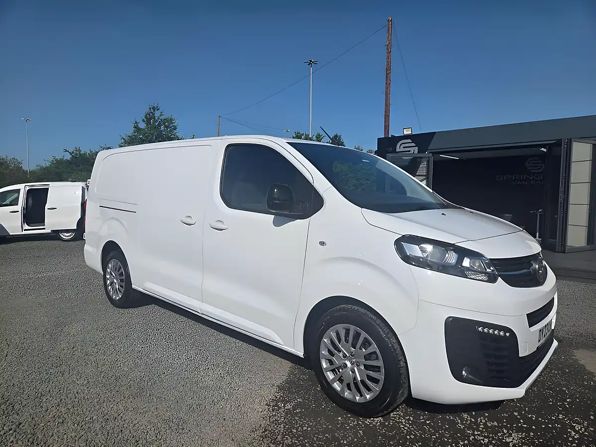 Used 2023 Vauxhall Vivaro Pro L2 H1 White - Front View