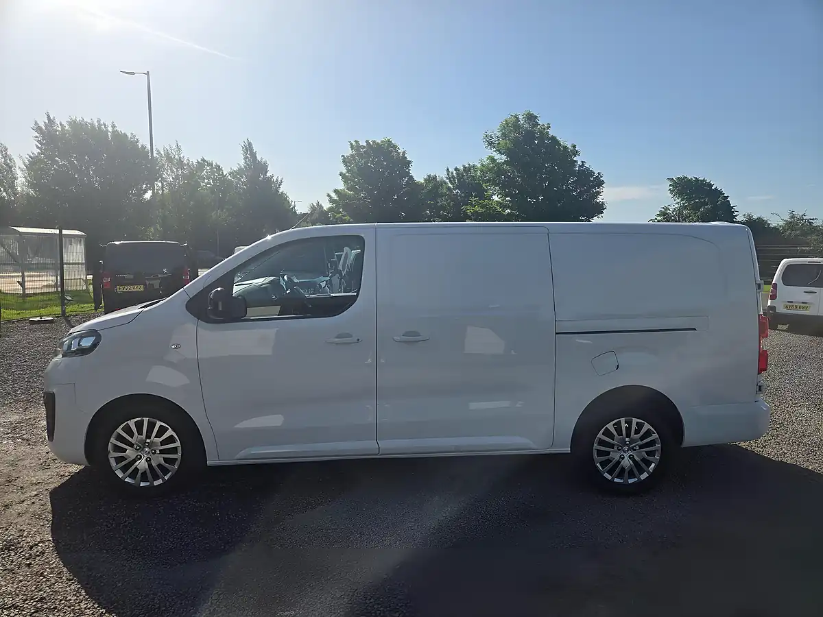 Used 2023 Vauxhall Vivaro Pro L2 H1 White - Interior and Exterior details 11