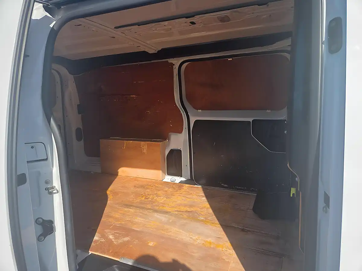 Used 2023 Vauxhall Vivaro Pro L2 H1 White - Interior and Exterior details 5