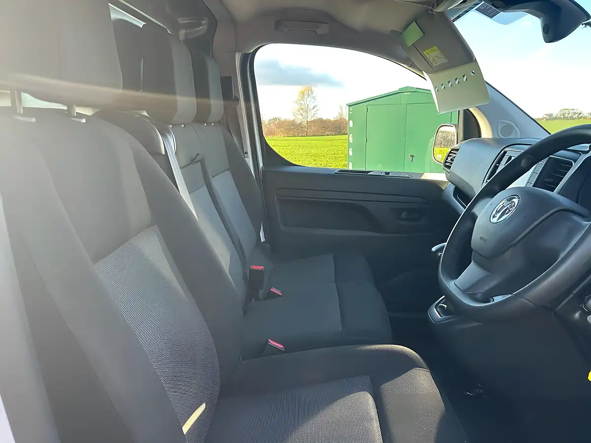 Used 2023 Vauxhall Vivaro Pro L2 H1 White - Interior and Exterior details 10
