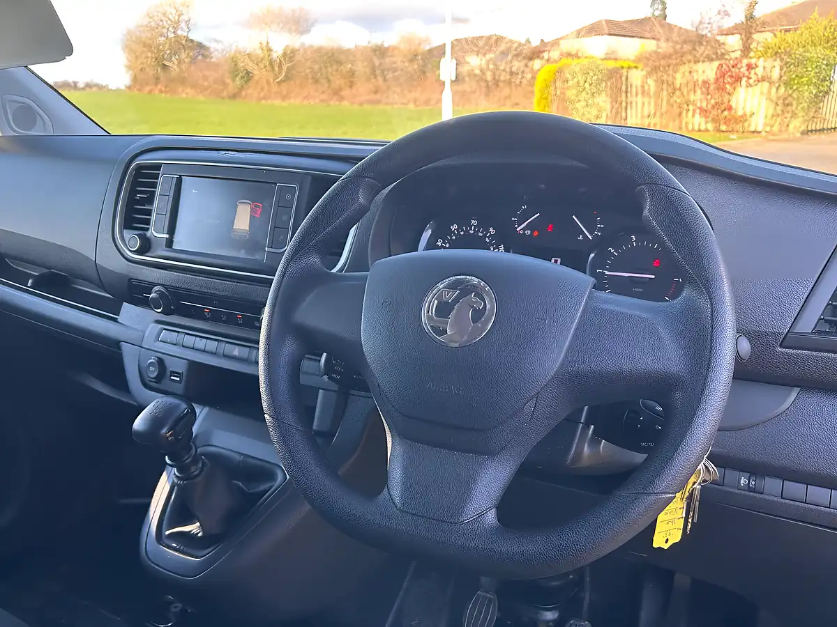 Used 2023 Vauxhall Vivaro Pro L2 H1 White - Interior and Exterior details 11