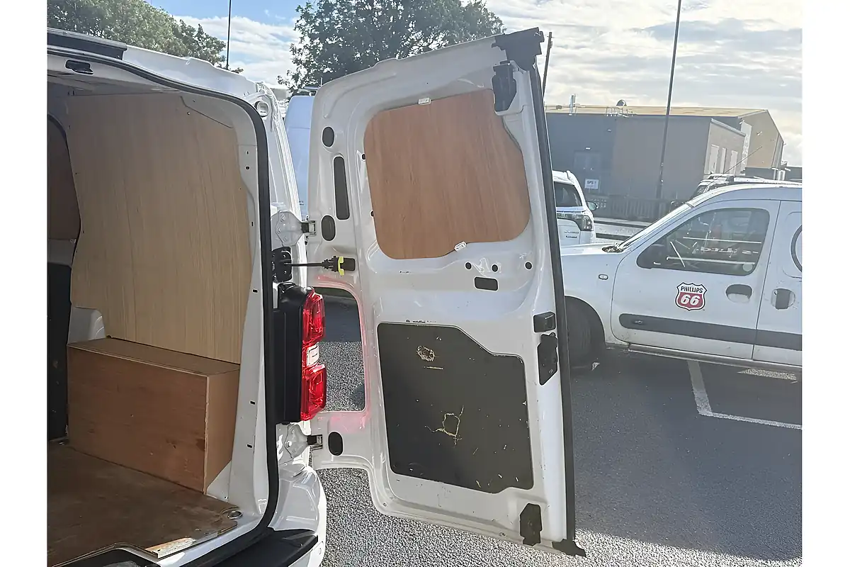 Used 2023 Vauxhall Vivaro Pro L2 Kaolin White - Interior and Exterior details 10