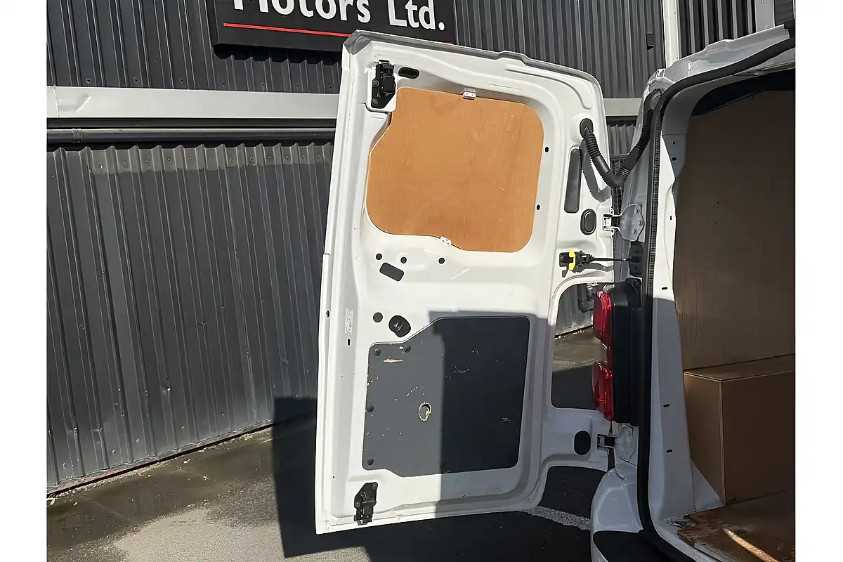 Used 2023 Vauxhall Vivaro Pro L2 Kaolin White - Interior and Exterior details 11