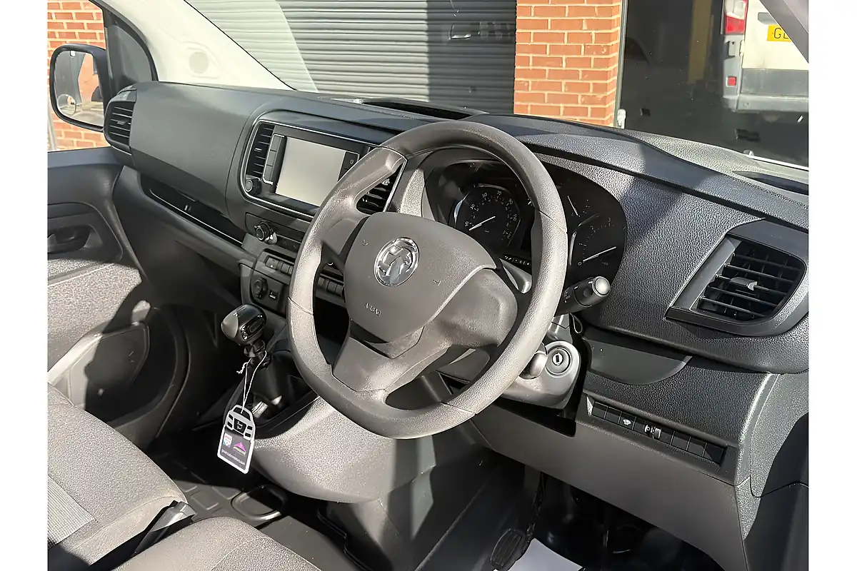 Used 2023 Vauxhall Vivaro Pro L2 Kaolin White - Interior and Exterior details 13