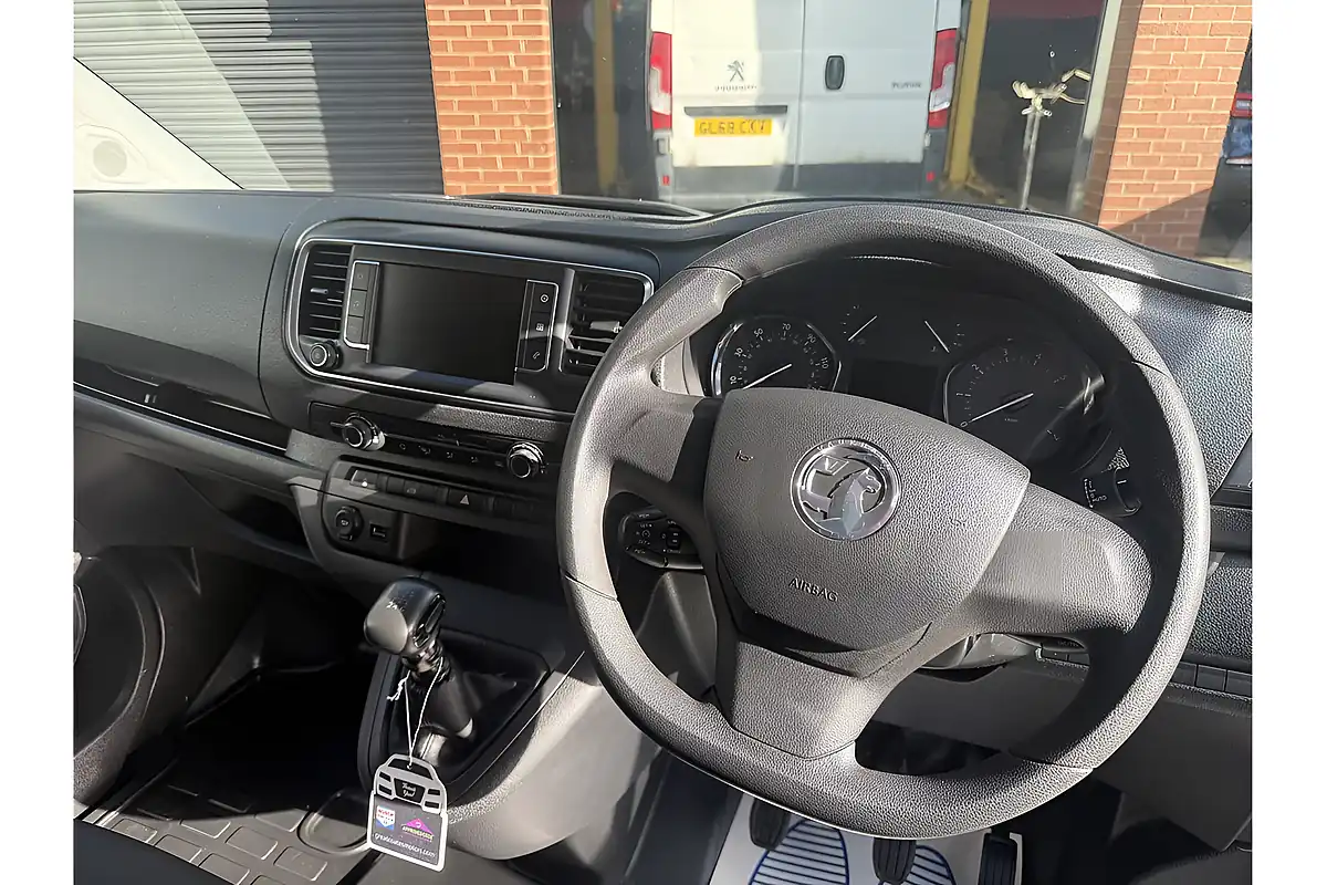 Used 2023 Vauxhall Vivaro Pro L2 Kaolin White - Interior and Exterior details 14